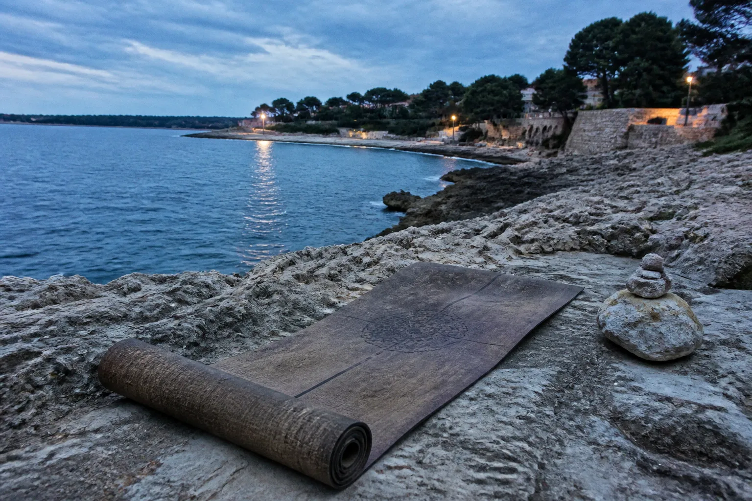 Yoga au Cap d'Antibes : ma leçon face au vent du large