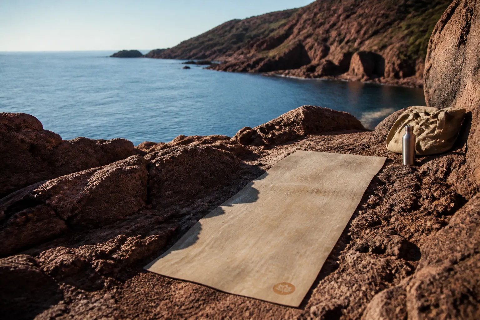 Yoga dans l'Estérel : ma leçon face à la chaleur des roches
