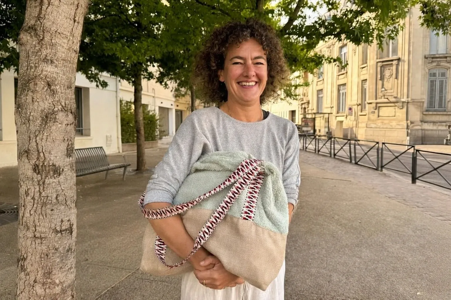 Yoga et électro : l'approche singulière de Barbara Rétif sur la Côte d'Azur